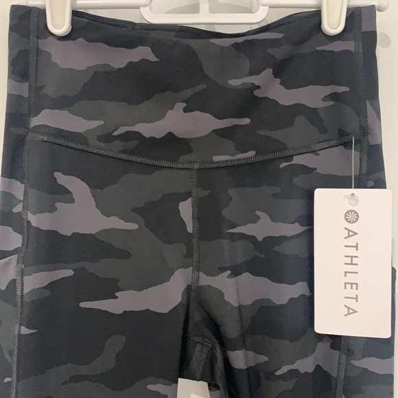 Athleta Ultimate Camo 7/8 Tight. Size XS. - Picture 3 of 9